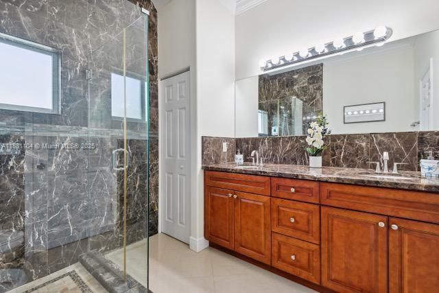 На продажу: $1,300,000 (5 спален, 3 ванн, 2717 Квадратных фут)