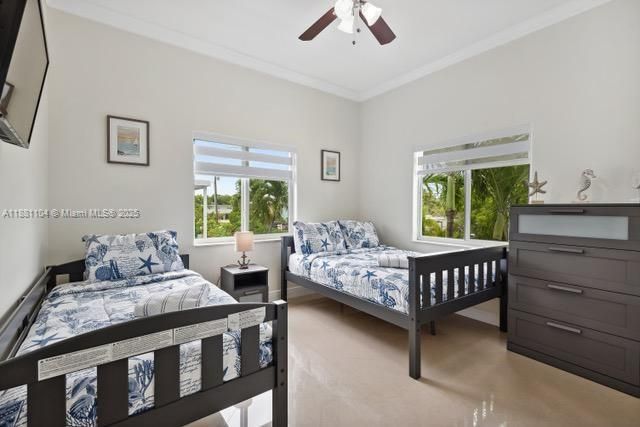 На продажу: $1,300,000 (5 спален, 3 ванн, 2717 Квадратных фут)