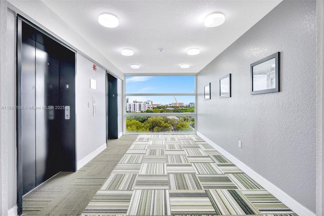 For Sale: $359,000 (2 beds, 2 baths, 882 Square Feet)
