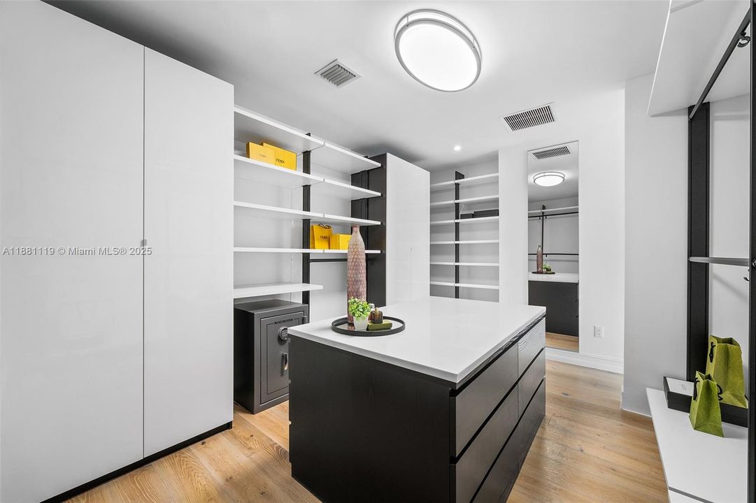 待售: $8,750,000 (4 贝兹, 5 浴室, 3676 平方英尺)