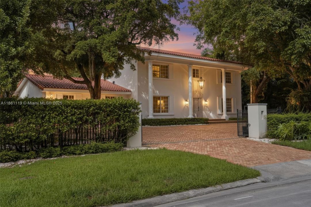 待售: $8,750,000 (4 贝兹, 5 浴室, 3676 平方英尺)