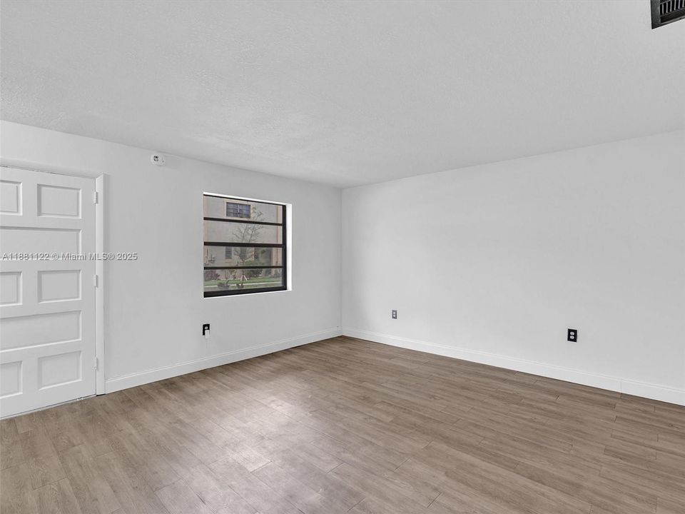 For Sale: $339,900 (3 beds, 2 baths, 1188 Square Feet)