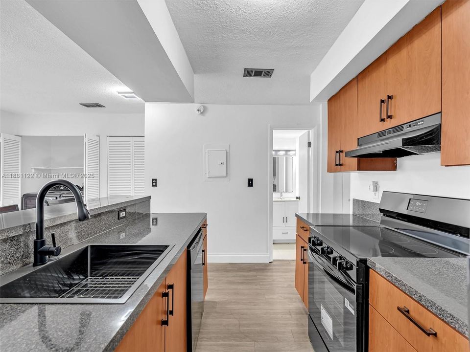 For Sale: $339,900 (3 beds, 2 baths, 1188 Square Feet)