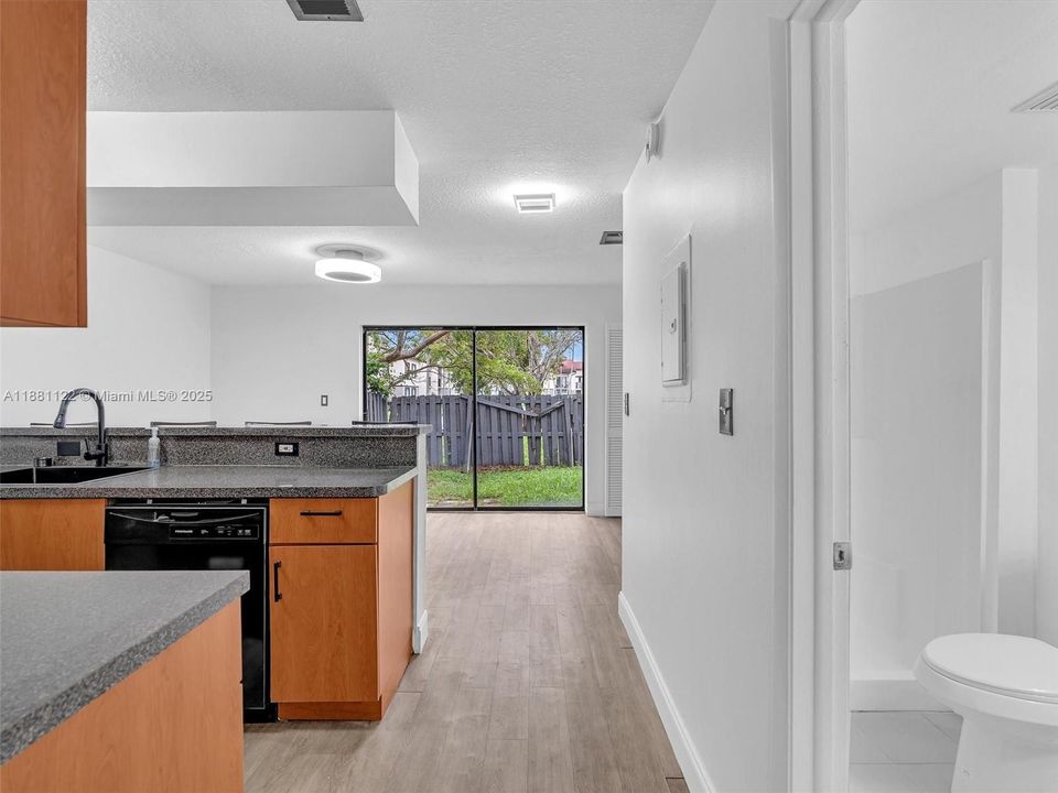 For Sale: $339,900 (3 beds, 2 baths, 1188 Square Feet)