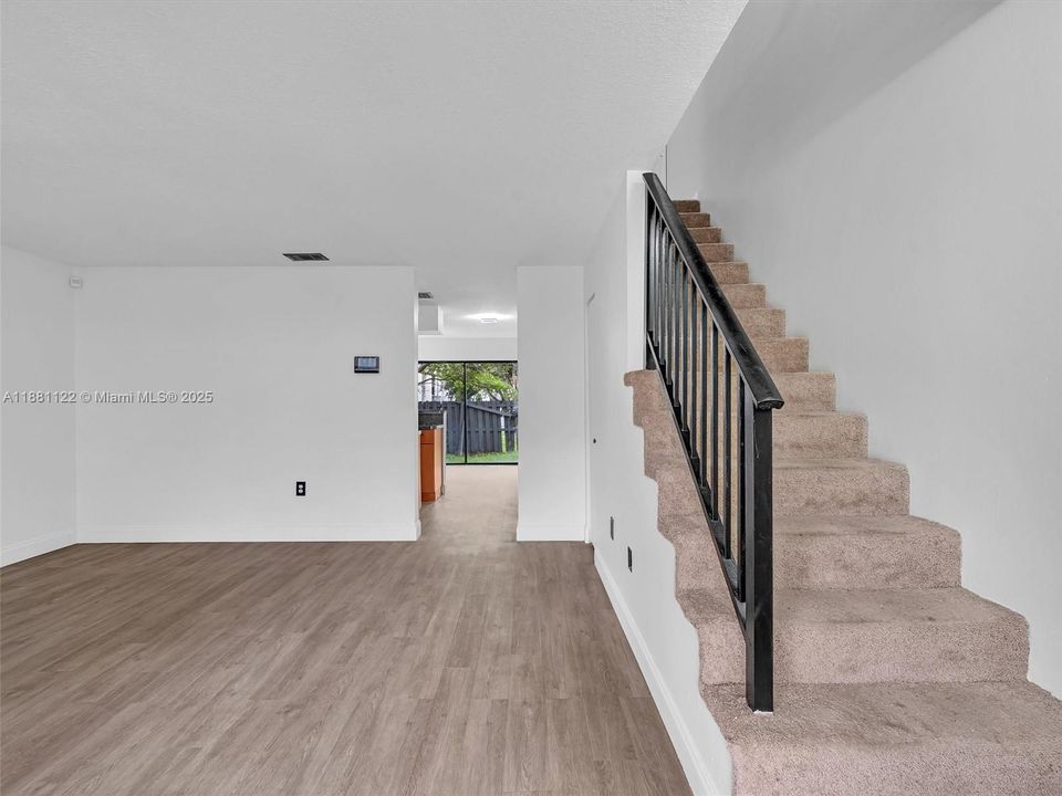 For Sale: $339,900 (3 beds, 2 baths, 1188 Square Feet)