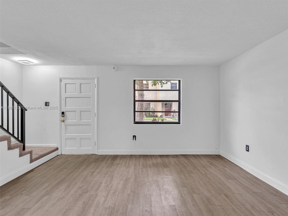 For Sale: $339,900 (3 beds, 2 baths, 1188 Square Feet)