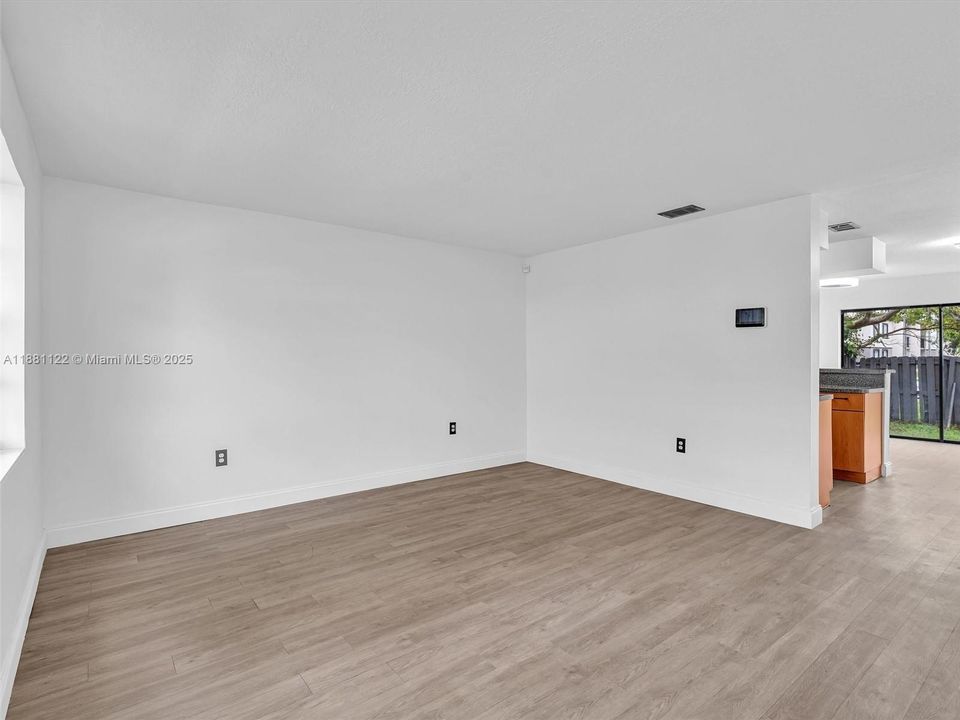 For Sale: $339,900 (3 beds, 2 baths, 1188 Square Feet)