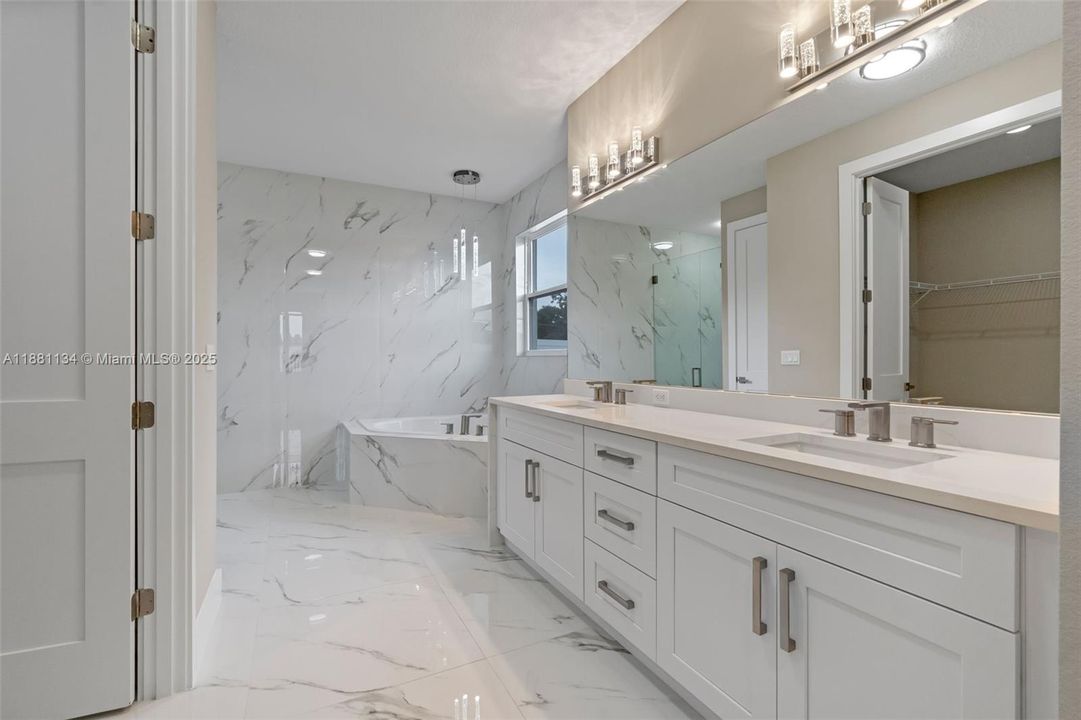 Activo con contrato: $639,900 (5 camas, 3 baños, 0 Pies cuadrados)