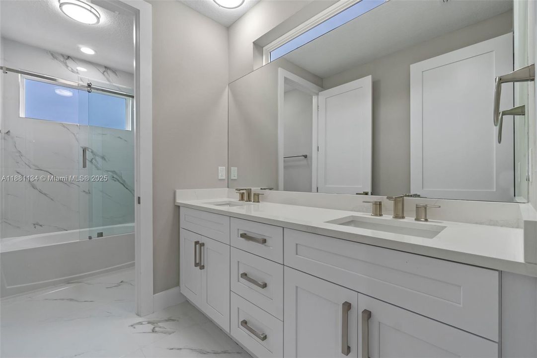 Activo con contrato: $639,900 (5 camas, 3 baños, 0 Pies cuadrados)