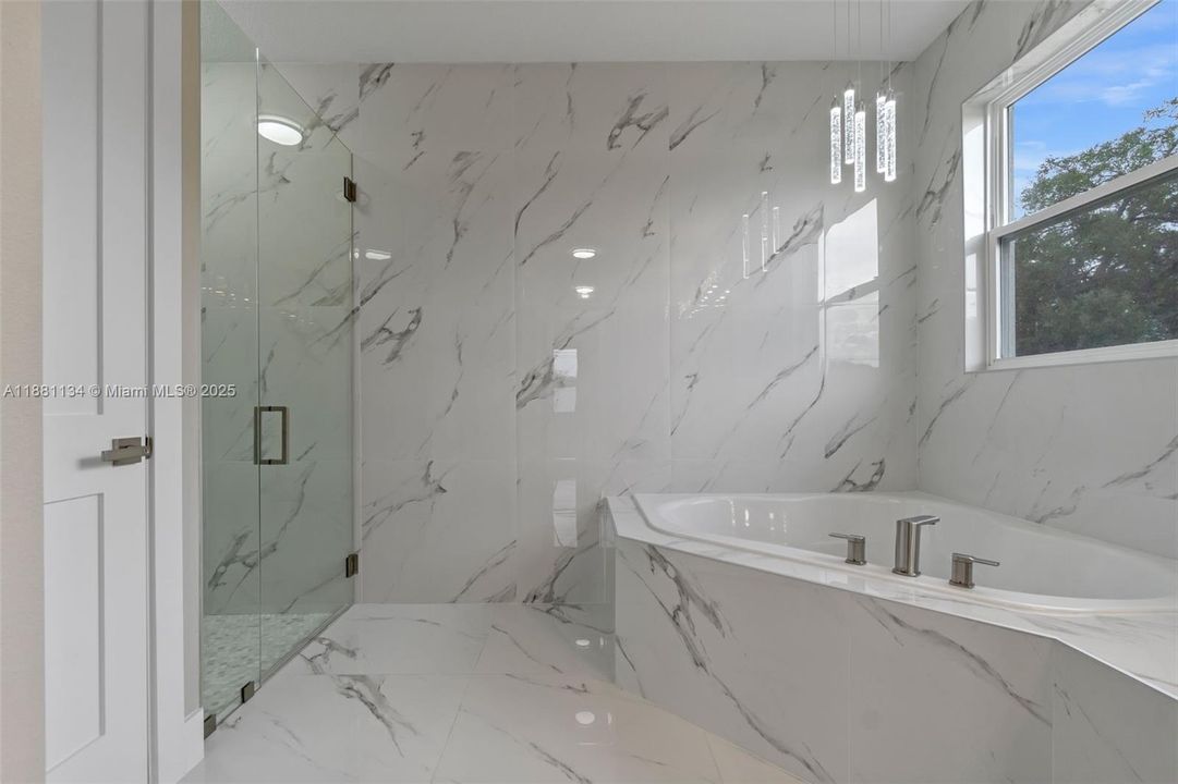 Activo con contrato: $639,900 (5 camas, 3 baños, 0 Pies cuadrados)