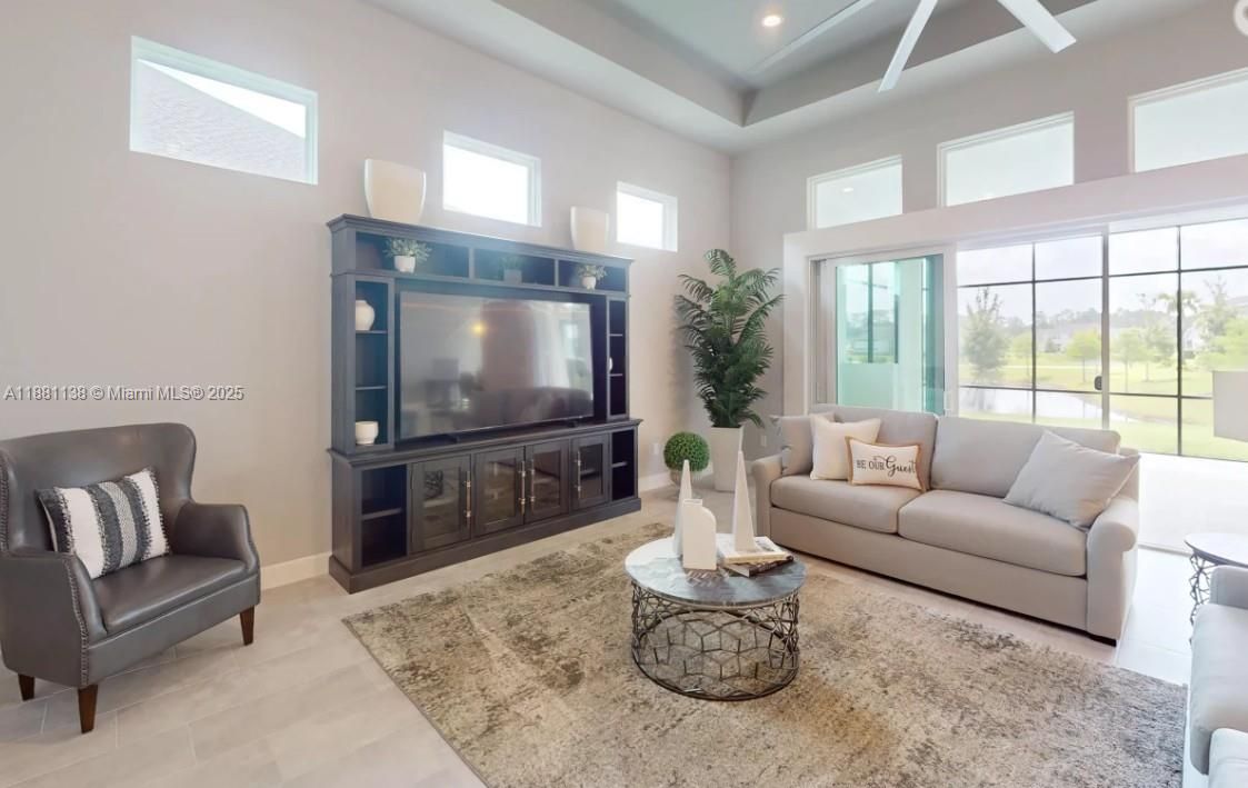 Под контрактом: $699,000 (3 спален, 3 ванн, 0 Квадратных фут)