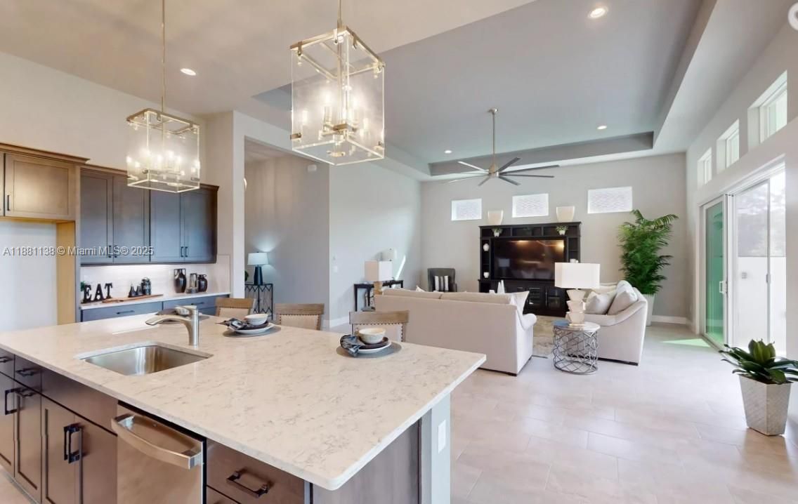 Под контрактом: $699,000 (3 спален, 3 ванн, 0 Квадратных фут)