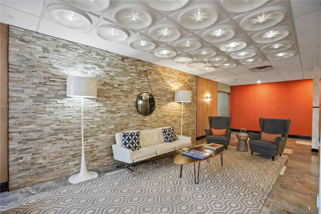 待售: $199,000 (1 贝兹, 1 浴室, 800 平方英尺)