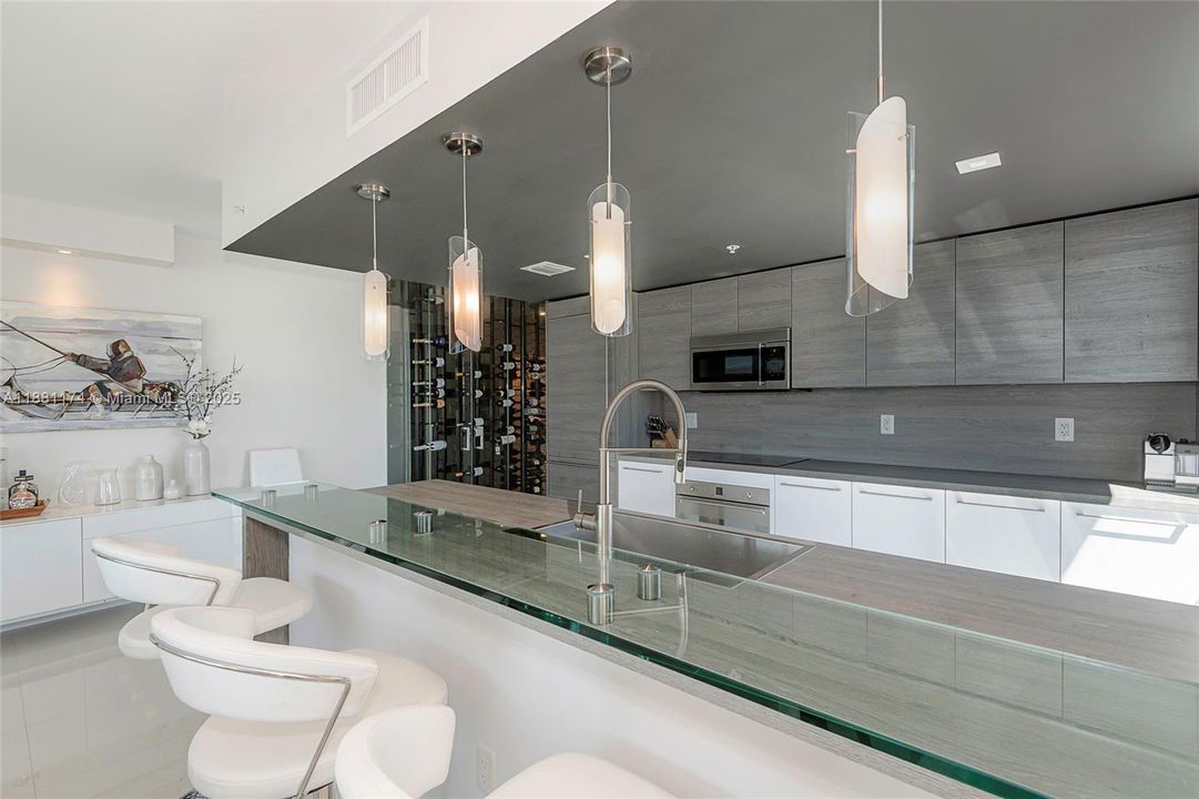 For Sale: $1,300,000 (3 beds, 3 baths, 1687 Square Feet)