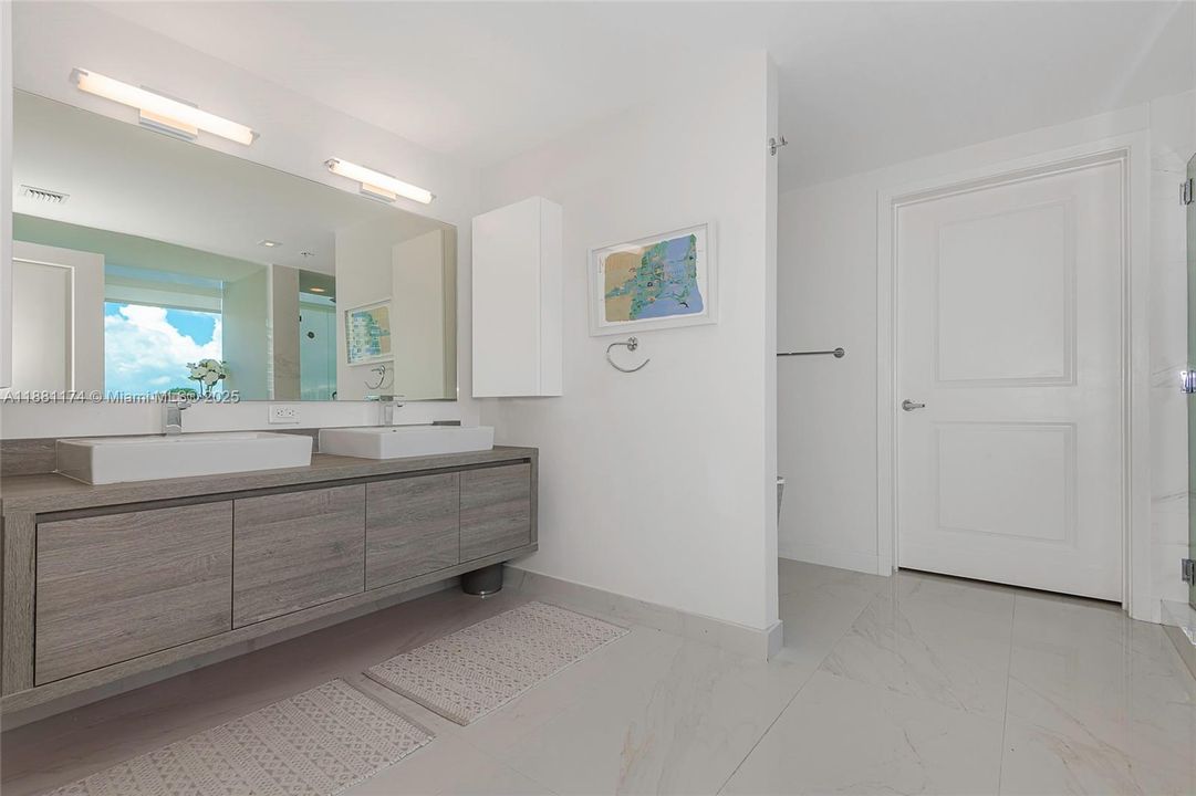 For Sale: $1,300,000 (3 beds, 3 baths, 1687 Square Feet)