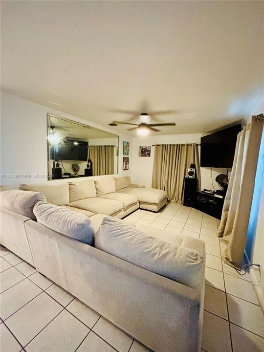 Vendido Recientemente: $449,000 (3 camas, 2 baños, 1394 Pies cuadrados)