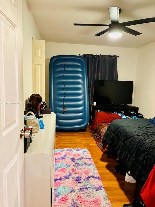 Vendido Recientemente: $449,000 (3 camas, 2 baños, 1394 Pies cuadrados)