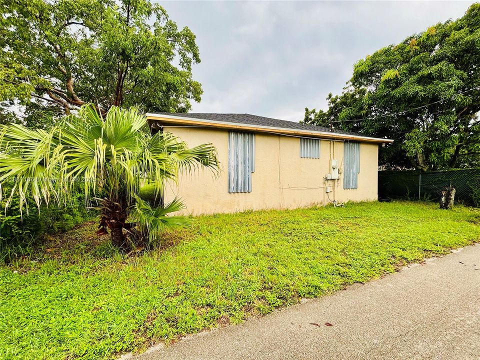 Vendido Recientemente: $449,000 (3 camas, 2 baños, 1394 Pies cuadrados)