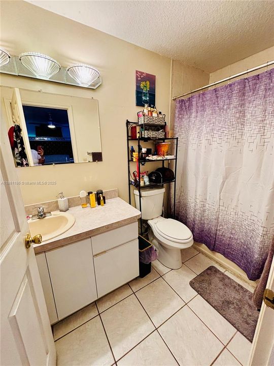 Vendido Recientemente: $449,000 (3 camas, 2 baños, 1394 Pies cuadrados)