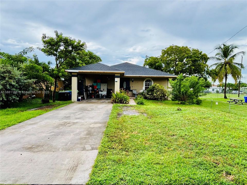 Vendido Recientemente: $449,000 (3 camas, 2 baños, 1394 Pies cuadrados)