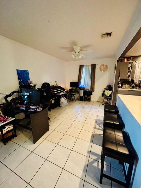 Vendido Recientemente: $449,000 (3 camas, 2 baños, 1394 Pies cuadrados)