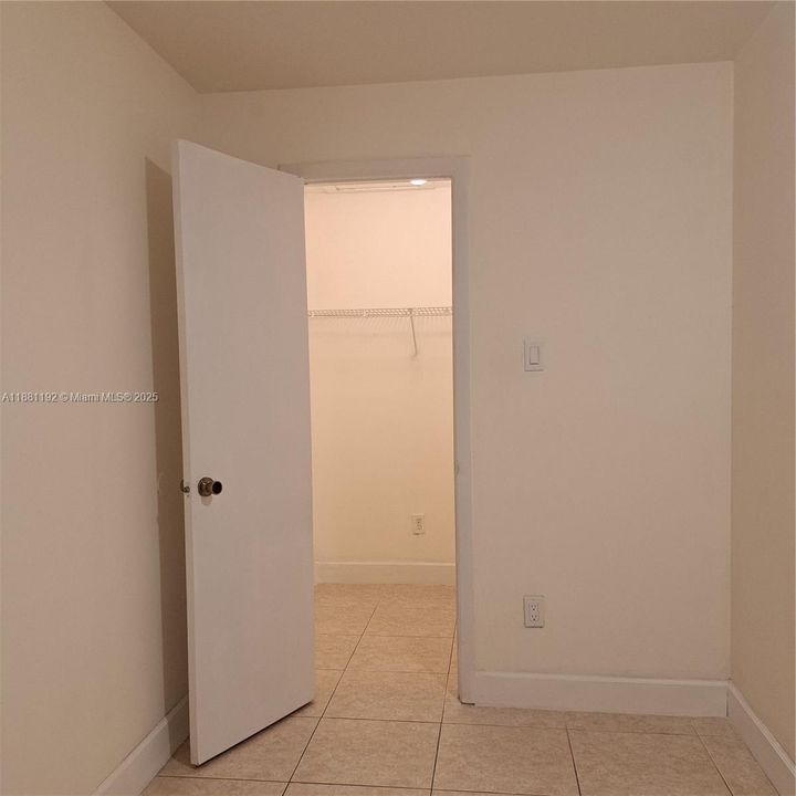 Под контрактом: $1,750 (1 спален, 1 ванн, 693 Квадратных фут)