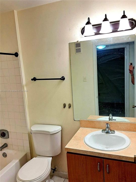 Под контрактом: $1,750 (1 спален, 1 ванн, 693 Квадратных фут)