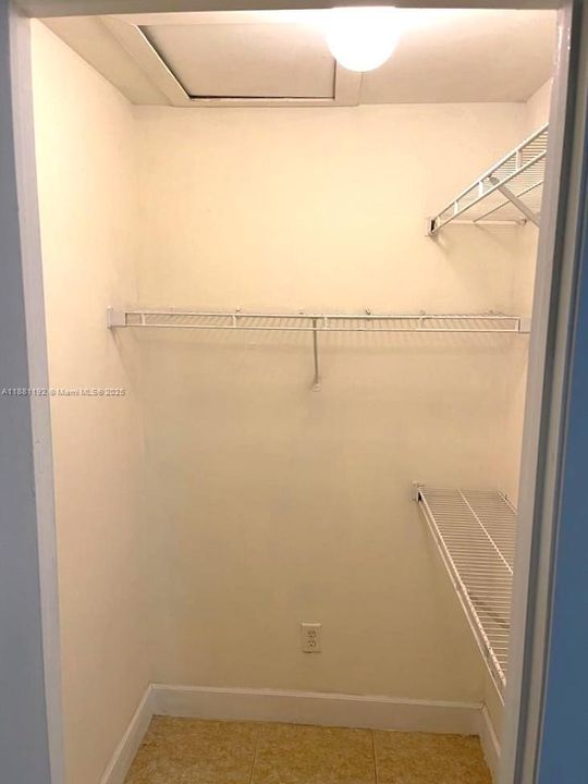 Под контрактом: $1,750 (1 спален, 1 ванн, 693 Квадратных фут)