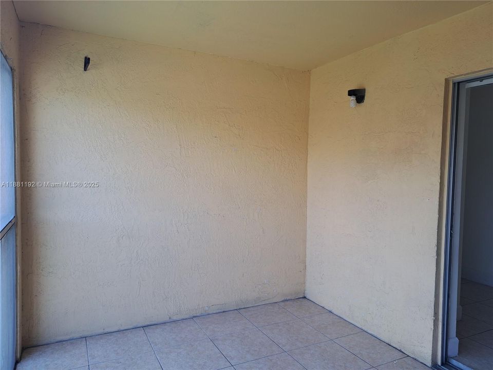 Под контрактом: $1,750 (1 спален, 1 ванн, 693 Квадратных фут)