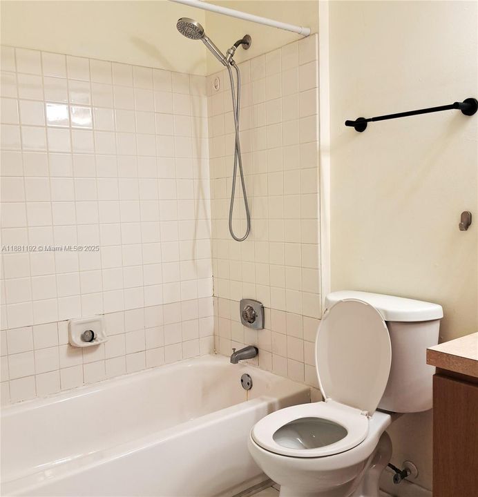 Под контрактом: $1,750 (1 спален, 1 ванн, 693 Квадратных фут)