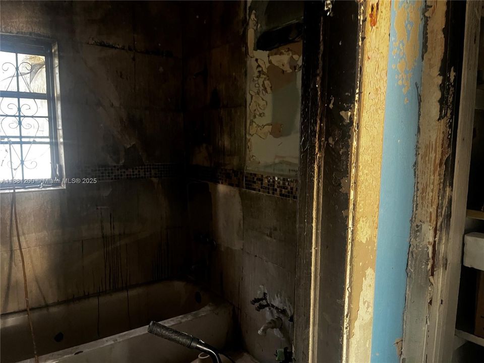 待售: $340,000 (2 贝兹, 1 浴室, 1267 平方英尺)