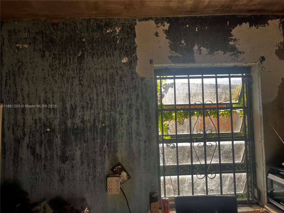 待售: $340,000 (2 贝兹, 1 浴室, 1267 平方英尺)