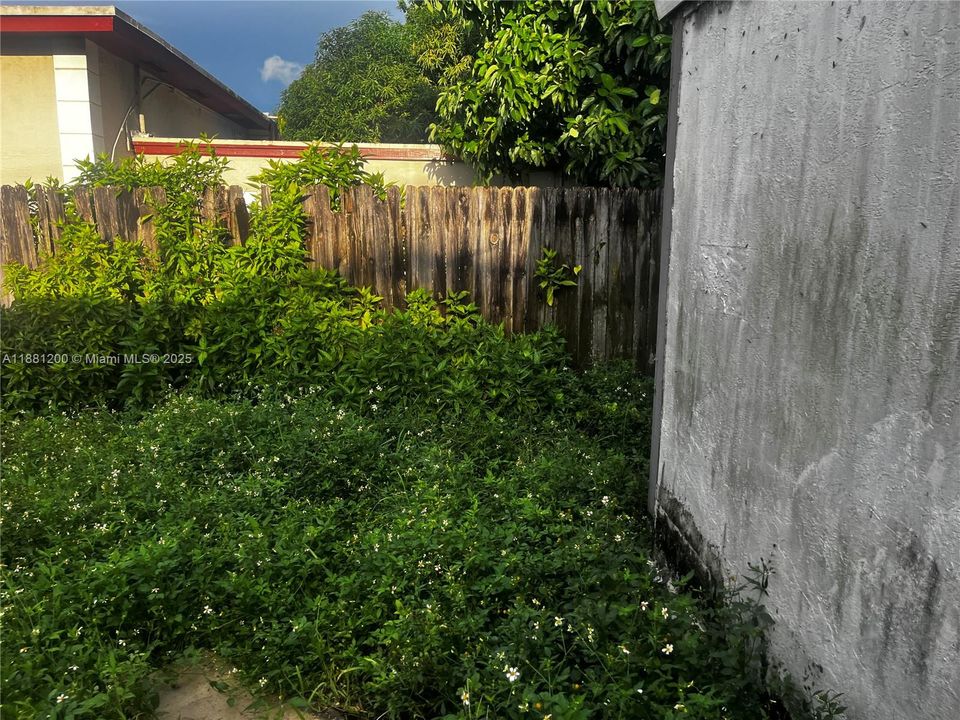 待售: $340,000 (2 贝兹, 1 浴室, 1267 平方英尺)