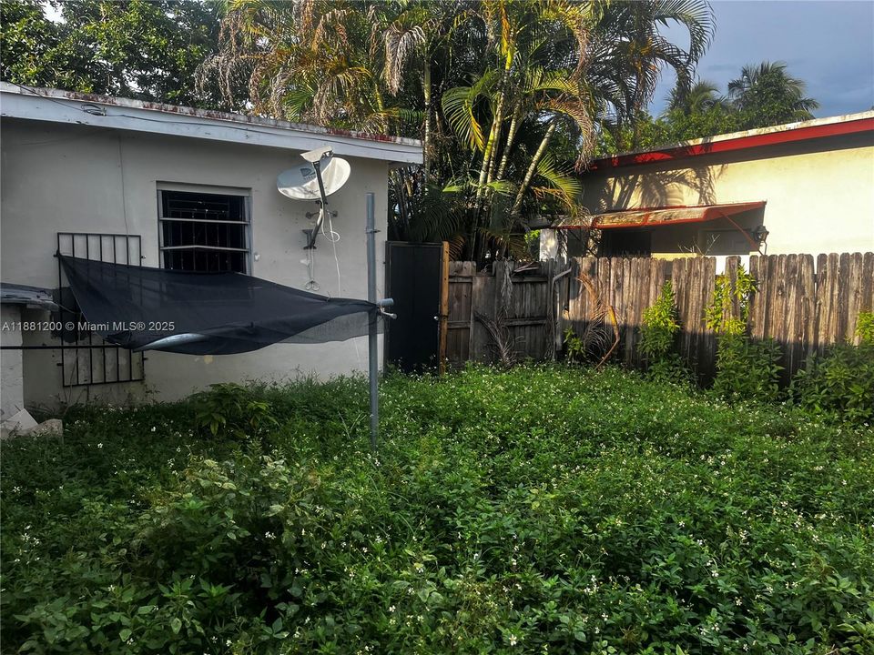 待售: $340,000 (2 贝兹, 1 浴室, 1267 平方英尺)