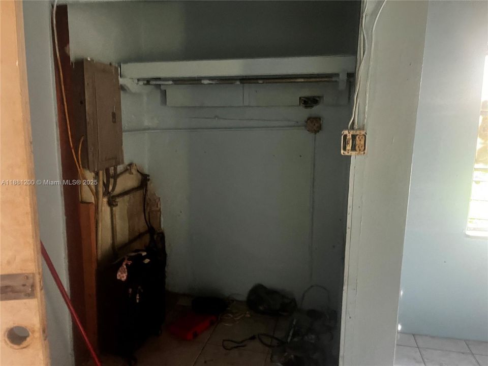 待售: $340,000 (2 贝兹, 1 浴室, 1267 平方英尺)