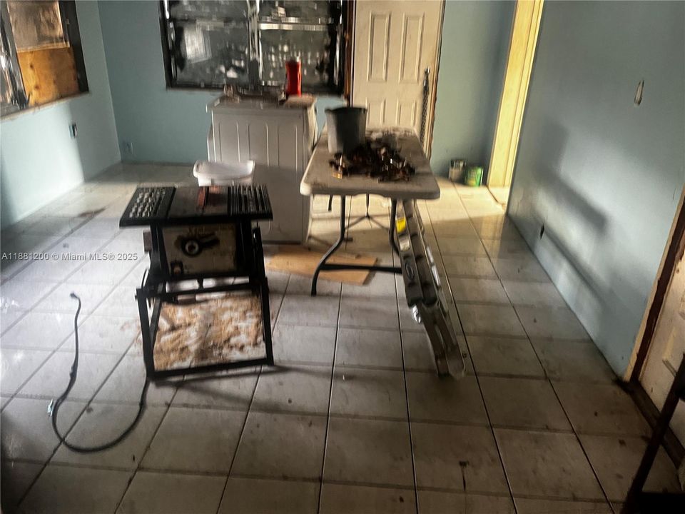 待售: $340,000 (2 贝兹, 1 浴室, 1267 平方英尺)