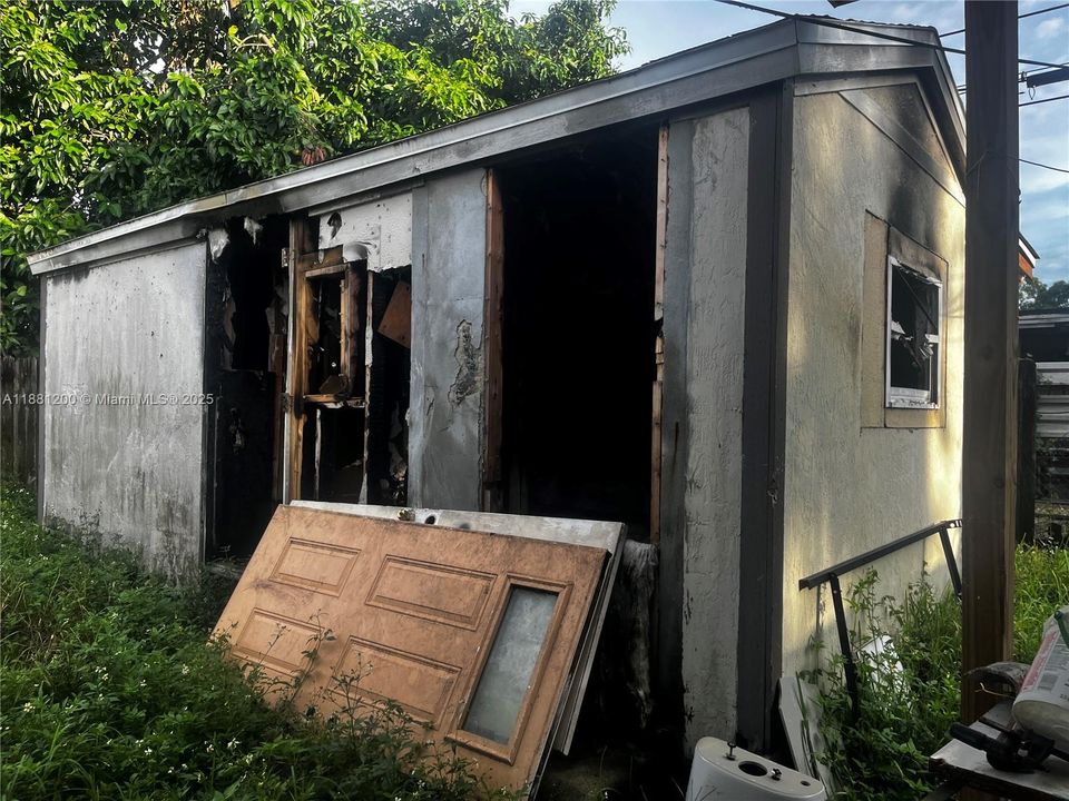 待售: $340,000 (2 贝兹, 1 浴室, 1267 平方英尺)