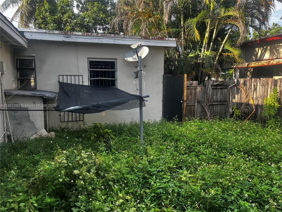 待售: $340,000 (2 贝兹, 1 浴室, 1267 平方英尺)