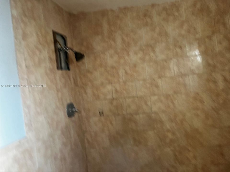 待售: $340,000 (2 贝兹, 1 浴室, 1267 平方英尺)