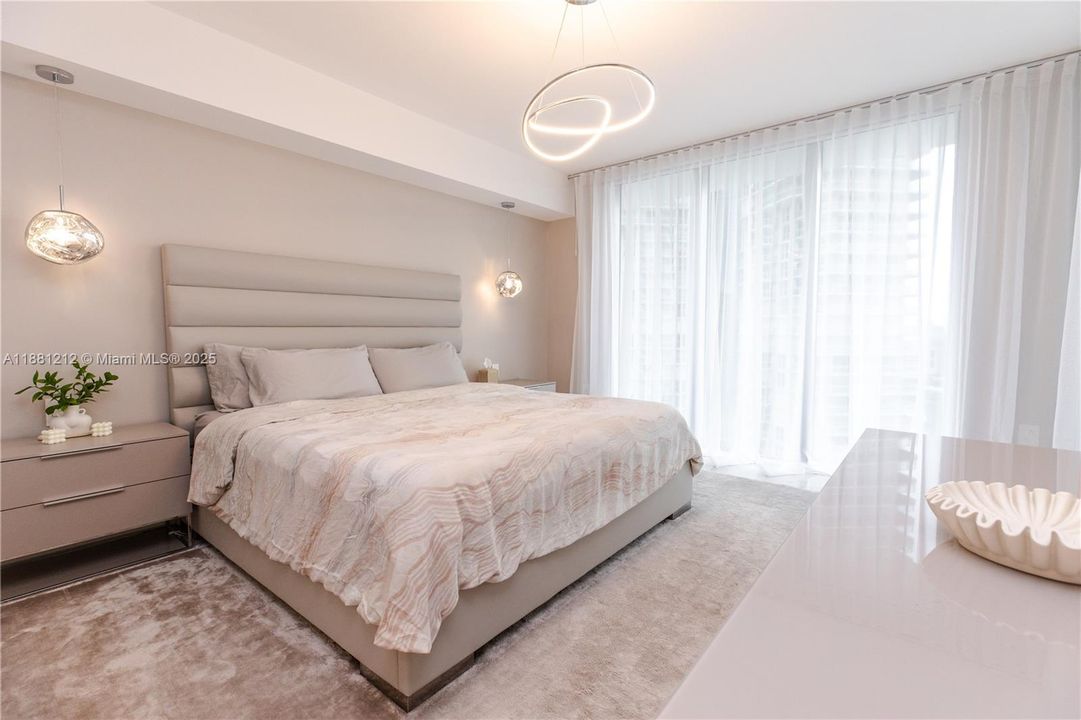 For Sale: $1,699,000 (3 beds, 3 baths, 1892 Square Feet)
