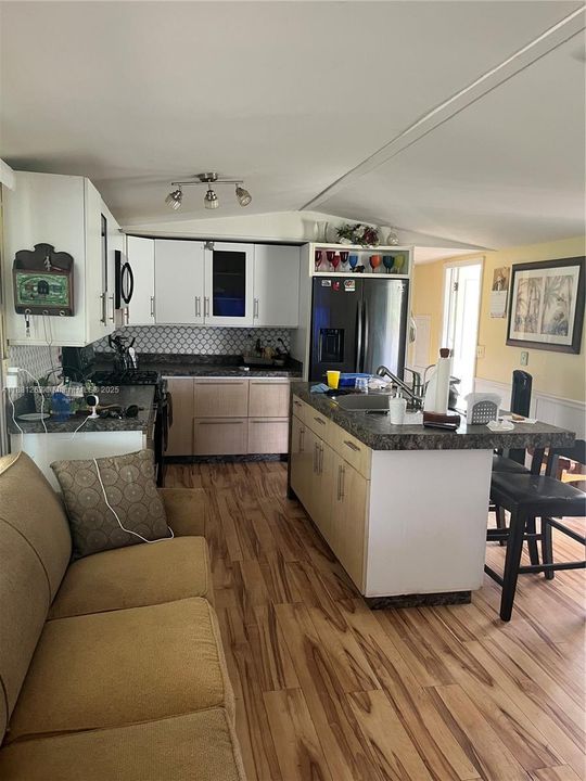 待售: $327,000 (2 贝兹, 1 浴室, 0 平方英尺)