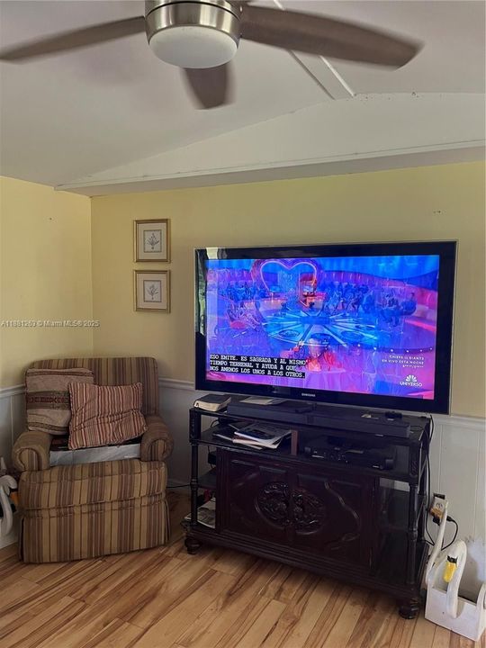 待售: $327,000 (2 贝兹, 1 浴室, 0 平方英尺)