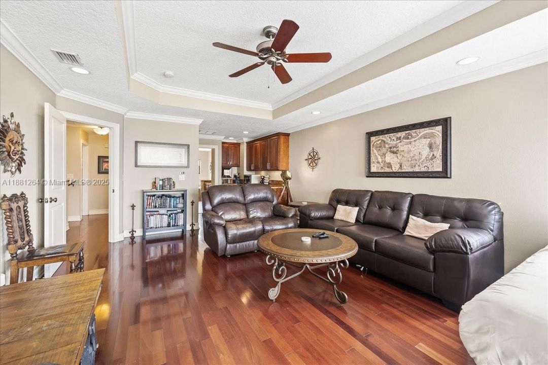 待售: $1,190,000 (5 贝兹, 4 浴室, 3727 平方英尺)