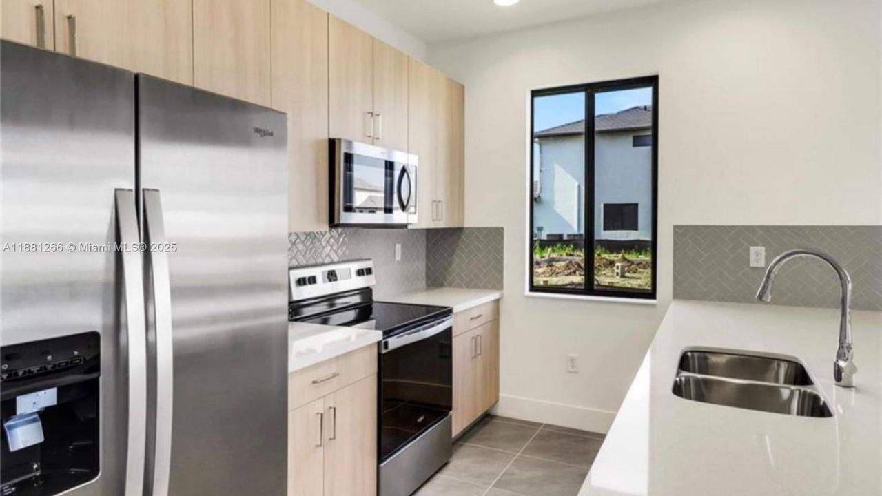 Recientemente alquilado: $3,175 (4 camas, 3 baños, 1903 Pies cuadrados)