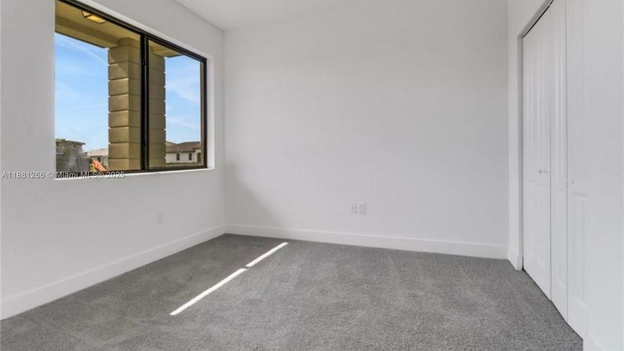 Recientemente alquilado: $3,175 (4 camas, 3 baños, 1903 Pies cuadrados)