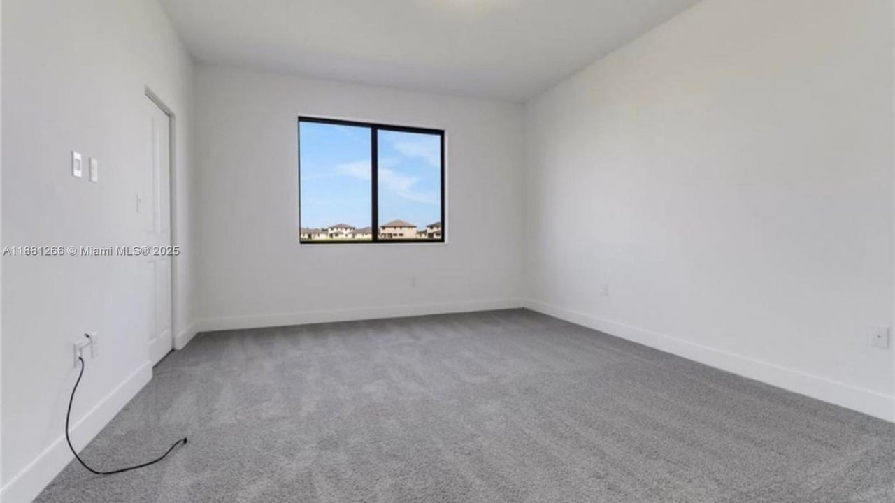 Recientemente alquilado: $3,175 (4 camas, 3 baños, 1903 Pies cuadrados)