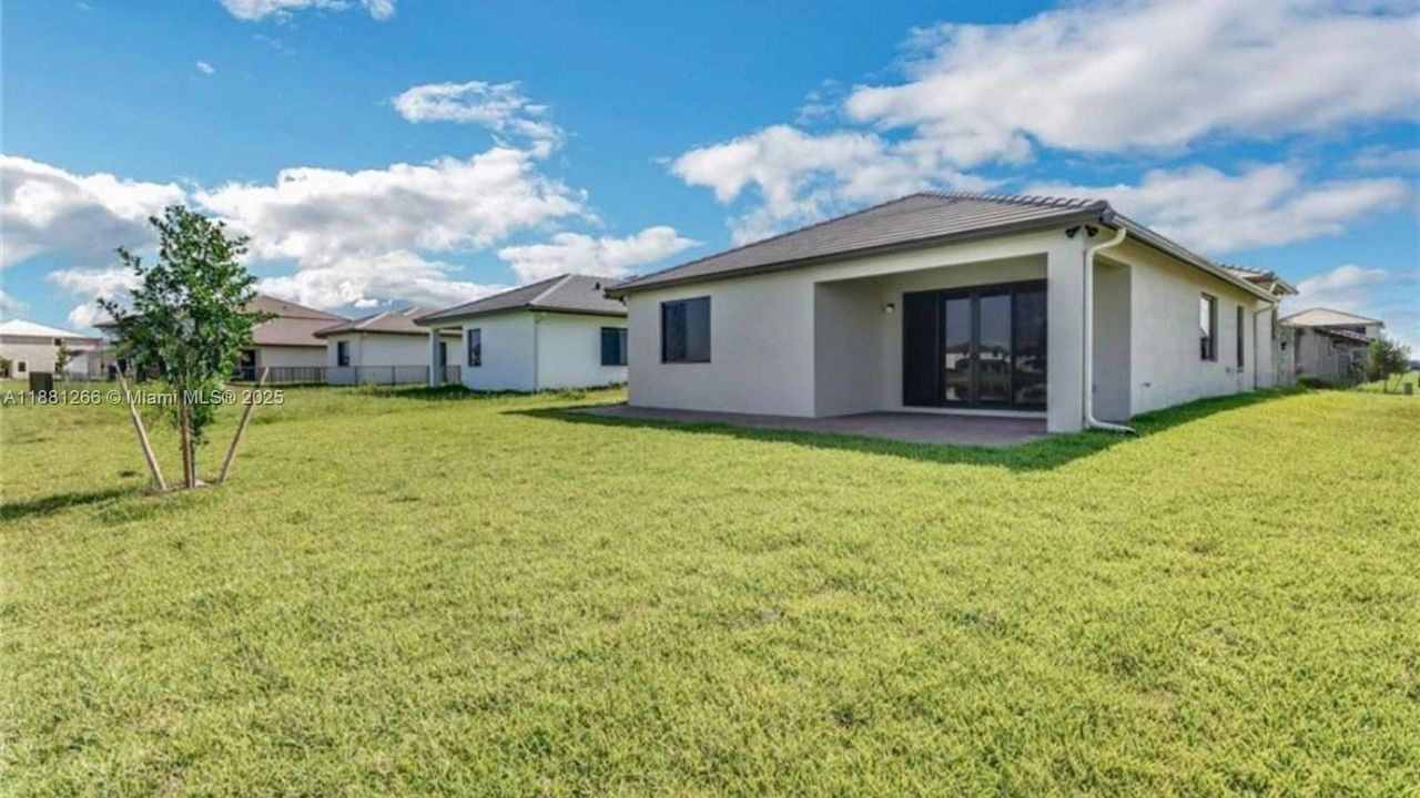 Recientemente alquilado: $3,175 (4 camas, 3 baños, 1903 Pies cuadrados)