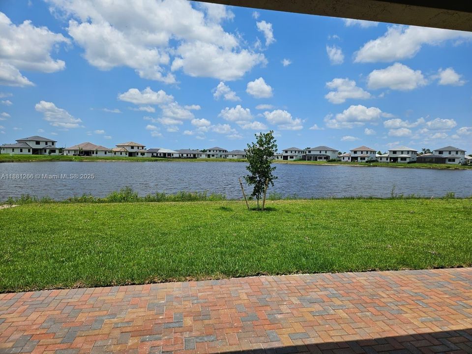 Recientemente alquilado: $3,175 (4 camas, 3 baños, 1903 Pies cuadrados)