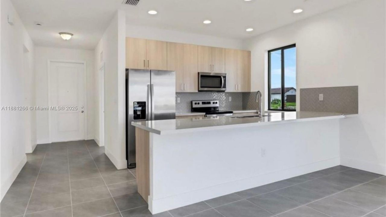 Recientemente alquilado: $3,175 (4 camas, 3 baños, 1903 Pies cuadrados)