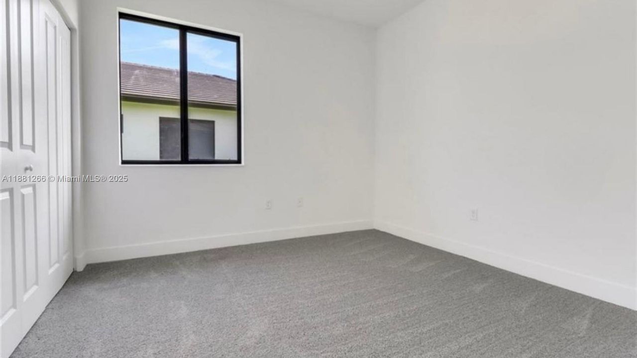 Recientemente alquilado: $3,175 (4 camas, 3 baños, 1903 Pies cuadrados)